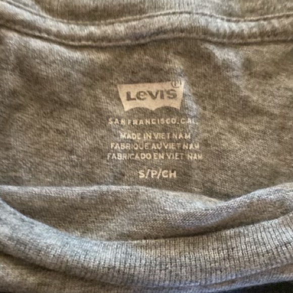Women’s Levi’s short sleeve shirt - Picture 2 of 3